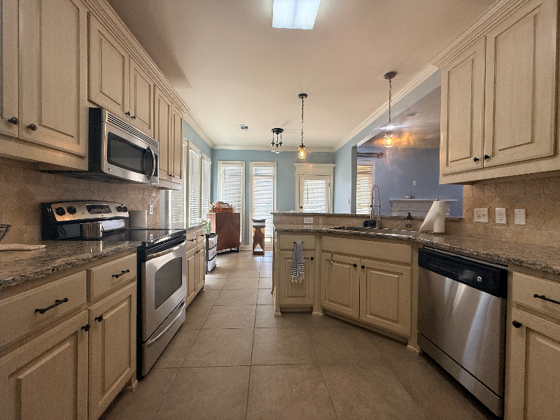 5812 Lotus Cir - Photo 3 of 16