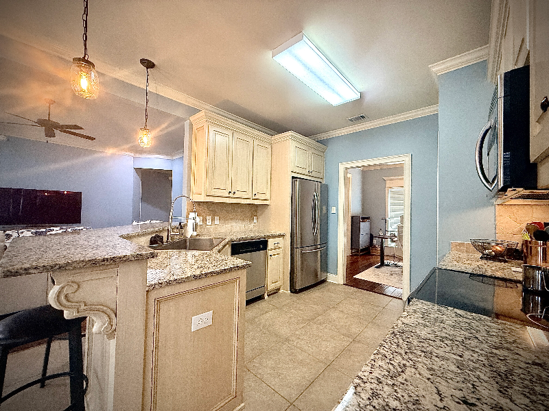 5812 Lotus Cir - Photo 4 of 16