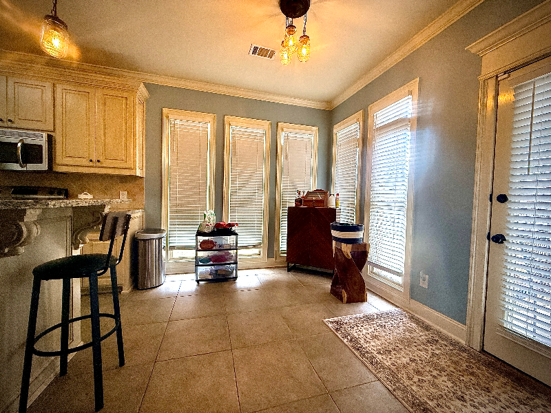 5812 Lotus Cir - Photo 5 of 16