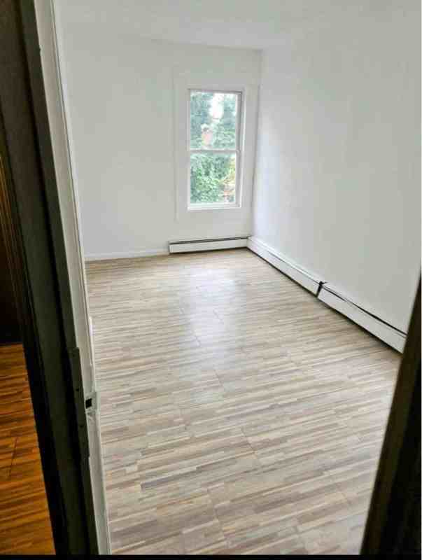 124 Lyon St - Photo 2 of 3