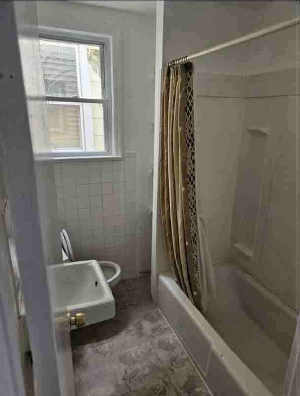 124 Lyon St - Photo 3 of 3