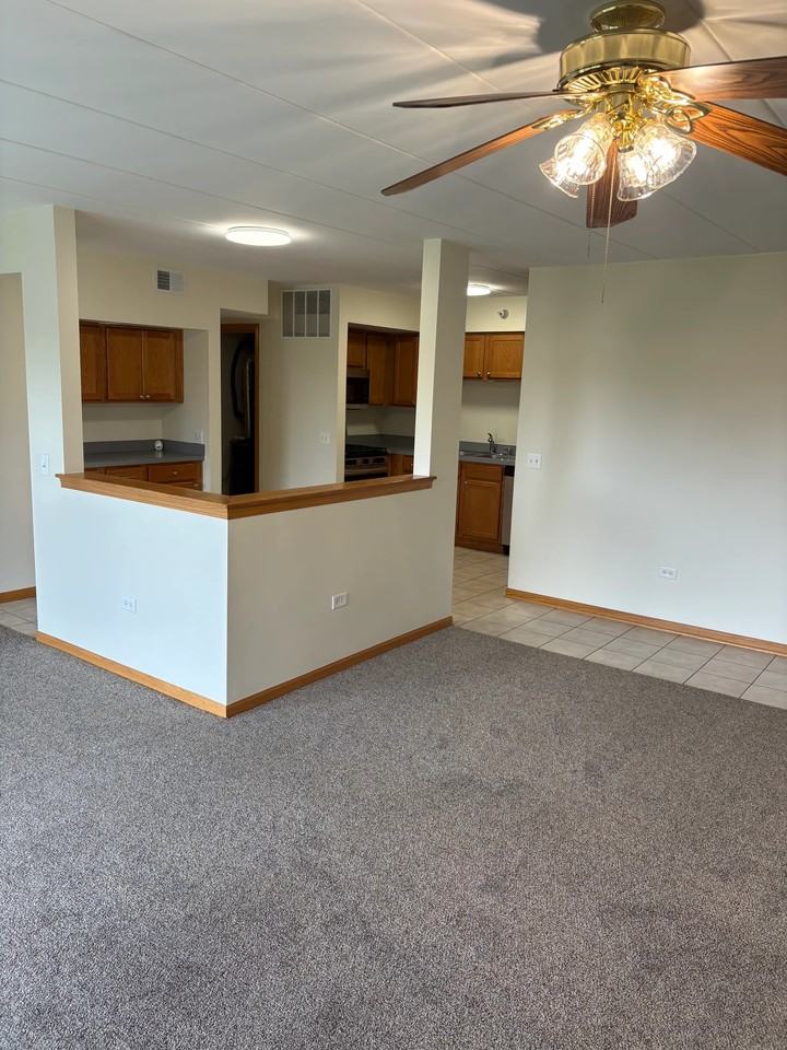 1041 Ashley Ct S #2D - Photo 2 of 9