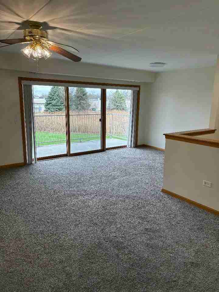 1041 Ashley Ct S #2D - Photo 3 of 9