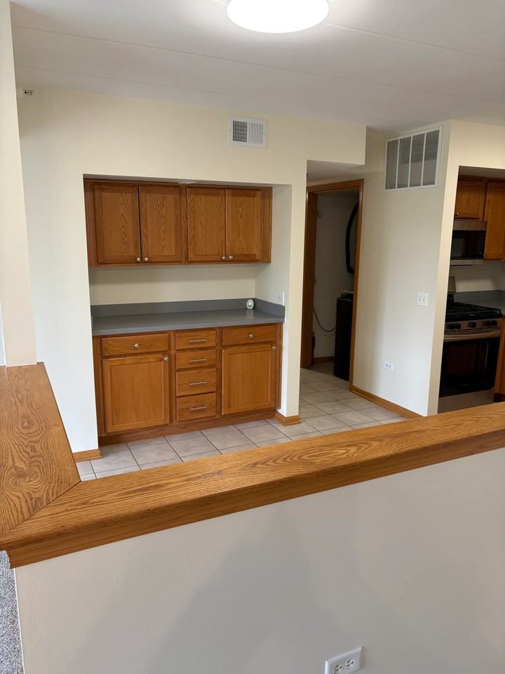 1041 Ashley Ct S #2D - Photo 6 of 9