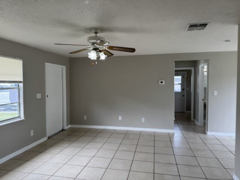 1112 Gifford Ave S - Photo 2 of 18