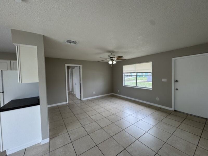 1112 Gifford Ave S - Photo 3 of 18