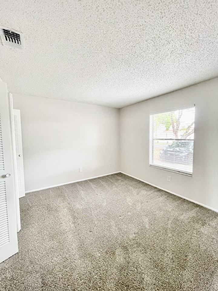 2552 W Bird St #01-2552 - Photo 2 of 37