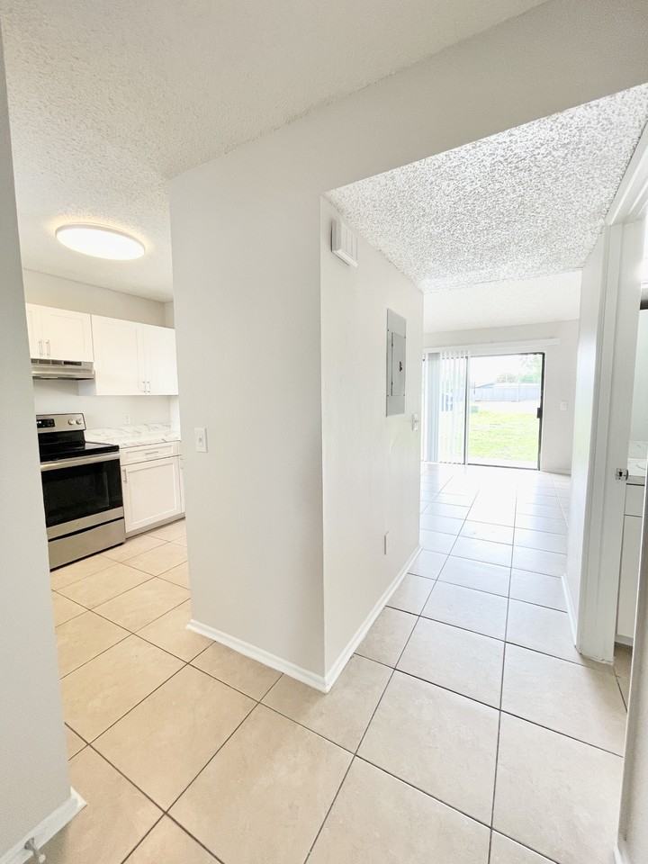 2552 W Bird St #01-2552 - Photo 3 of 37