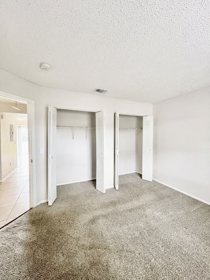 2552 W Bird St #01-2552 - Photo 4 of 37