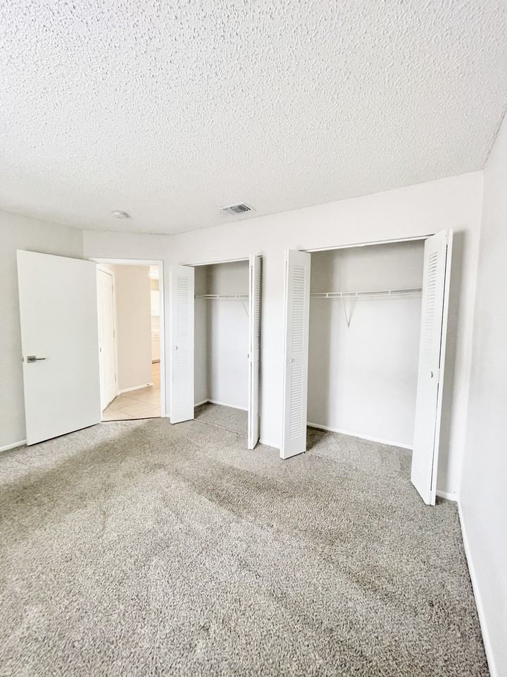 2552 W Bird St #01-2552 - Photo 5 of 37