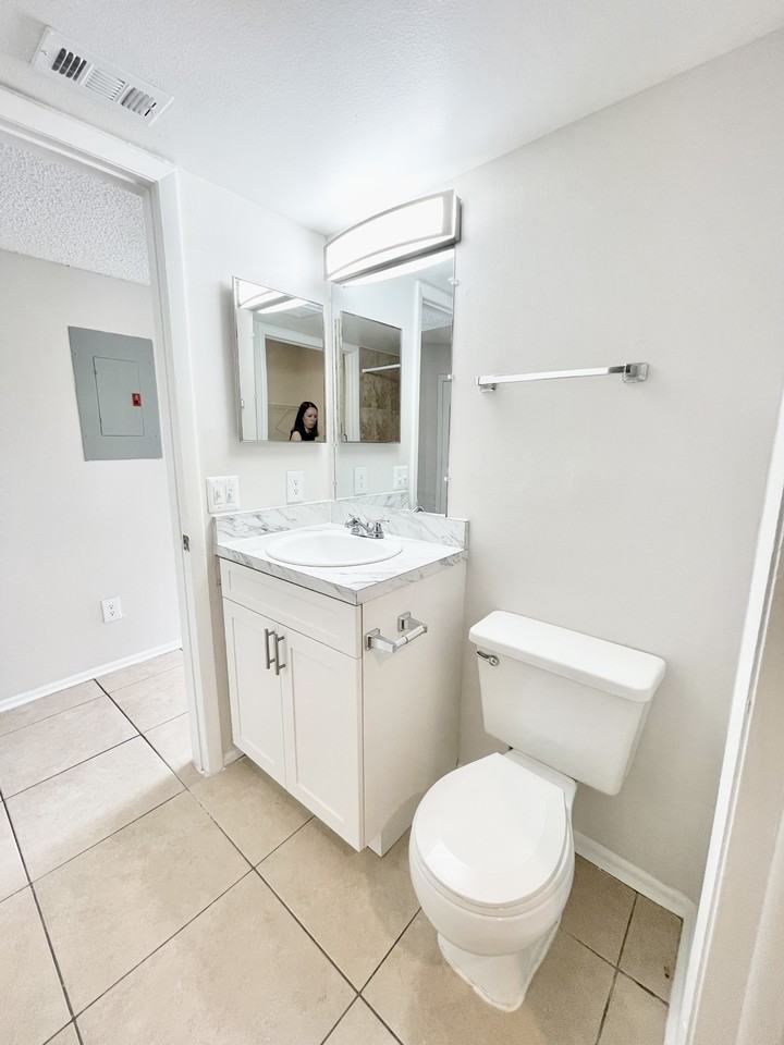 2552 W Bird St #01-2552 - Photo 7 of 37