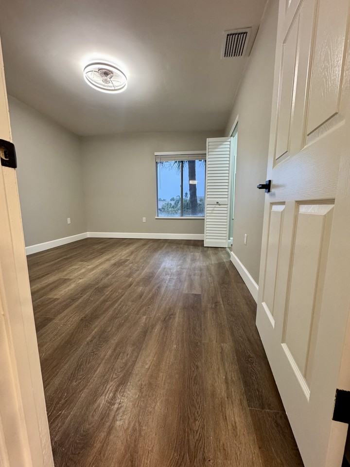 592 Orange Dr #142 - Photo 4 of 18