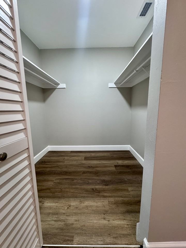 592 Orange Dr #142 - Photo 5 of 18