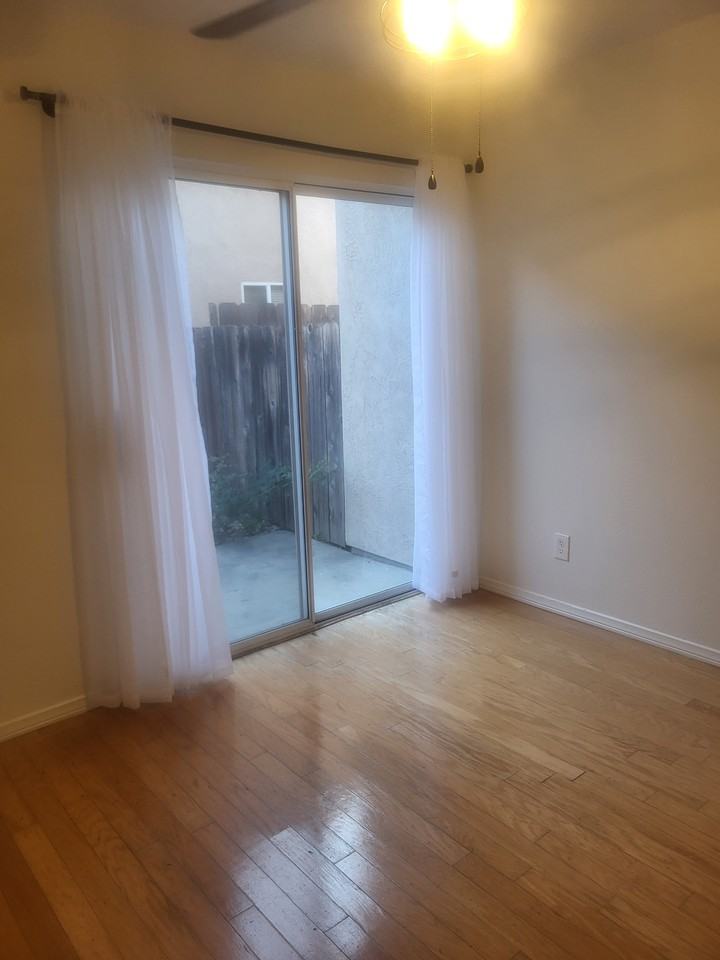 4115 Poplar St #6 - Photo 5 of 16