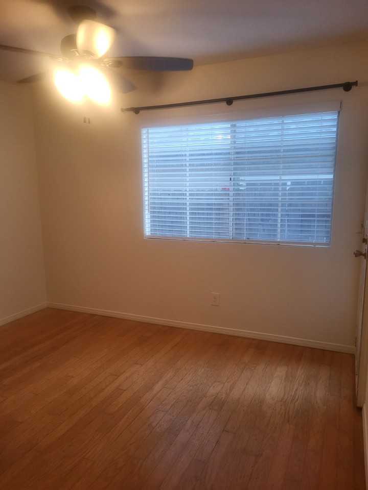 4115 Poplar St #6 - Photo 6 of 16