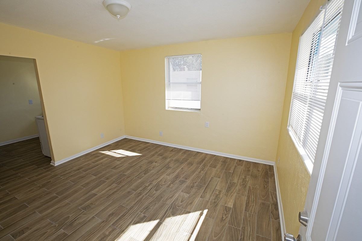 849 W 30th St #3 - Photo 4 of 10