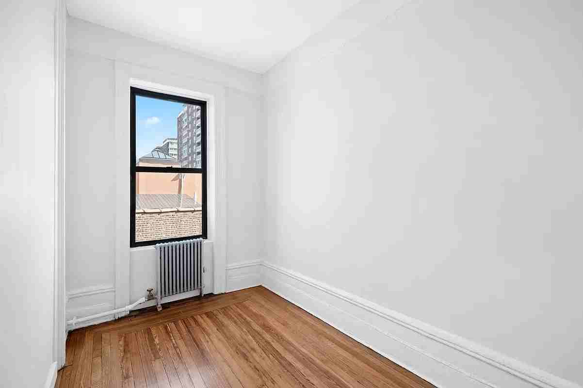 509 W 122nd St #28 - Photo 3 of 9