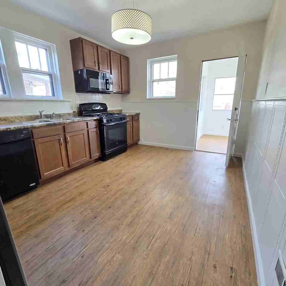 5127 Goethe Ave #1st - Photo 6 of 21