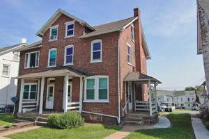 featured image of 431 W 2nd St #2