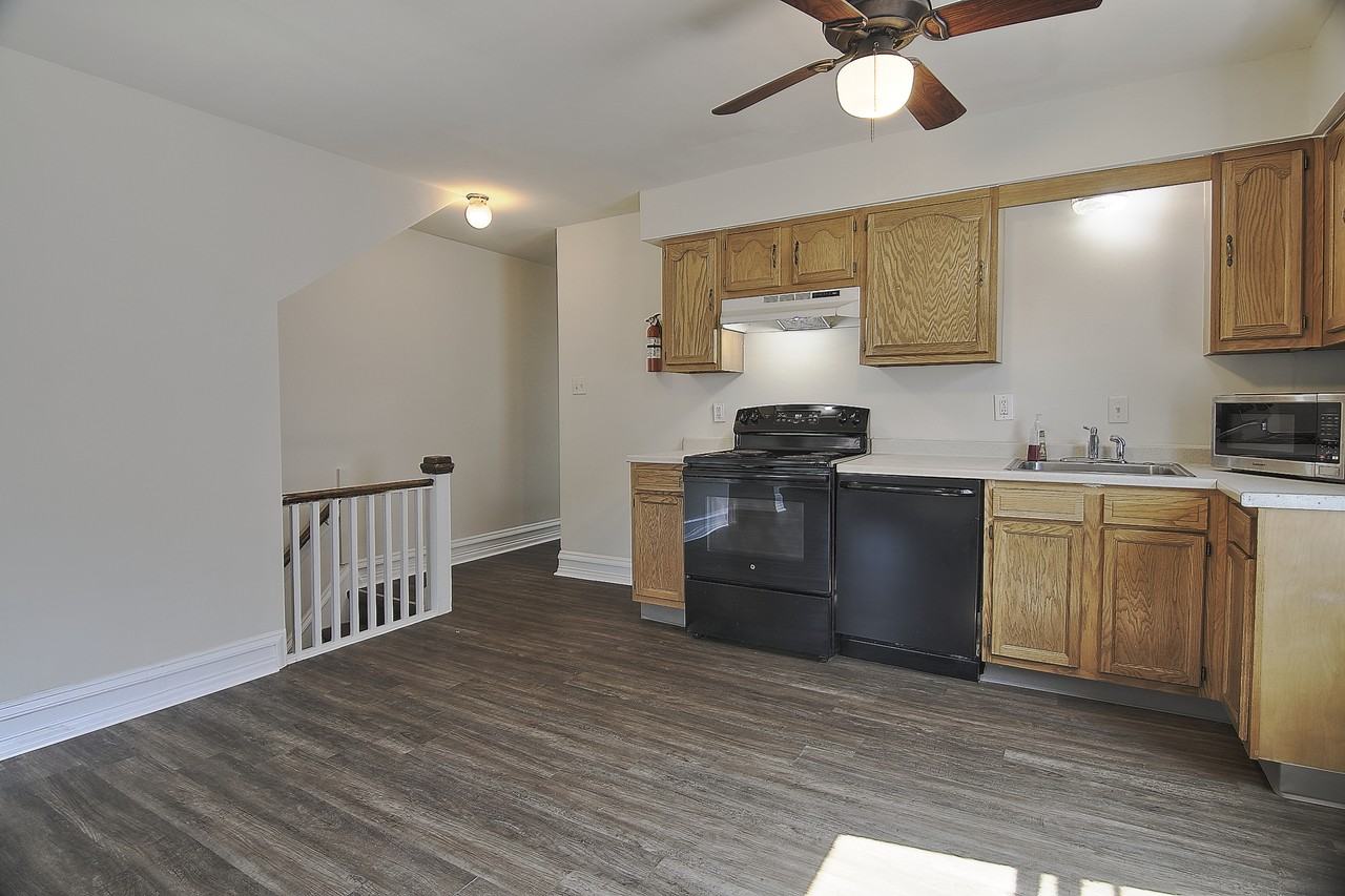 431 W 2nd St #2 - Photo 2 of 16