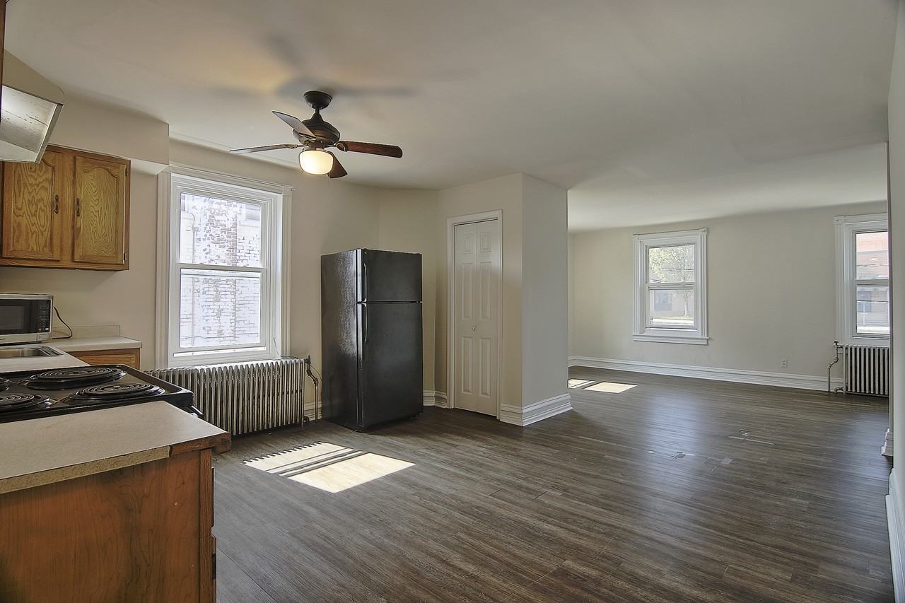 431 W 2nd St #2 - Photo 4 of 16