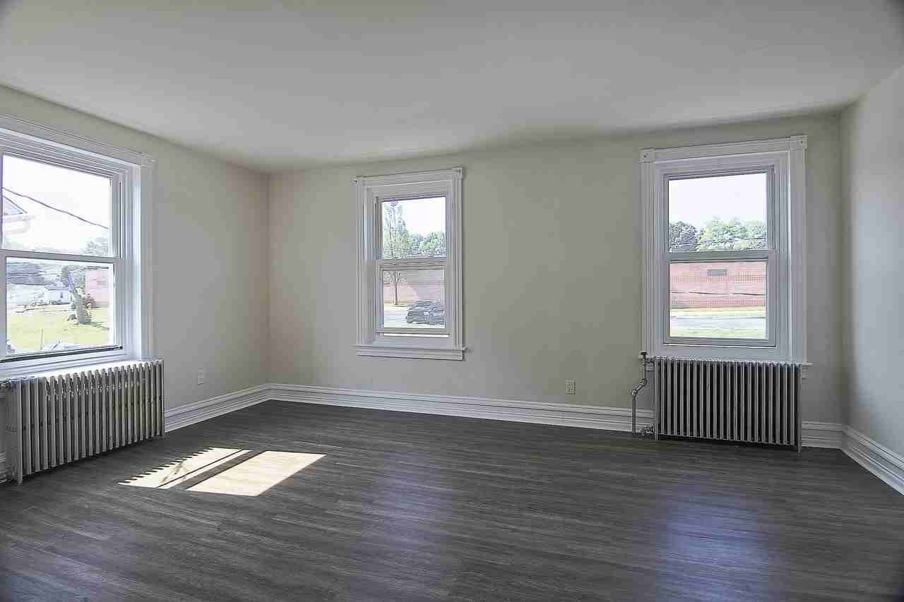 431 W 2nd St #2 - Photo 5 of 16