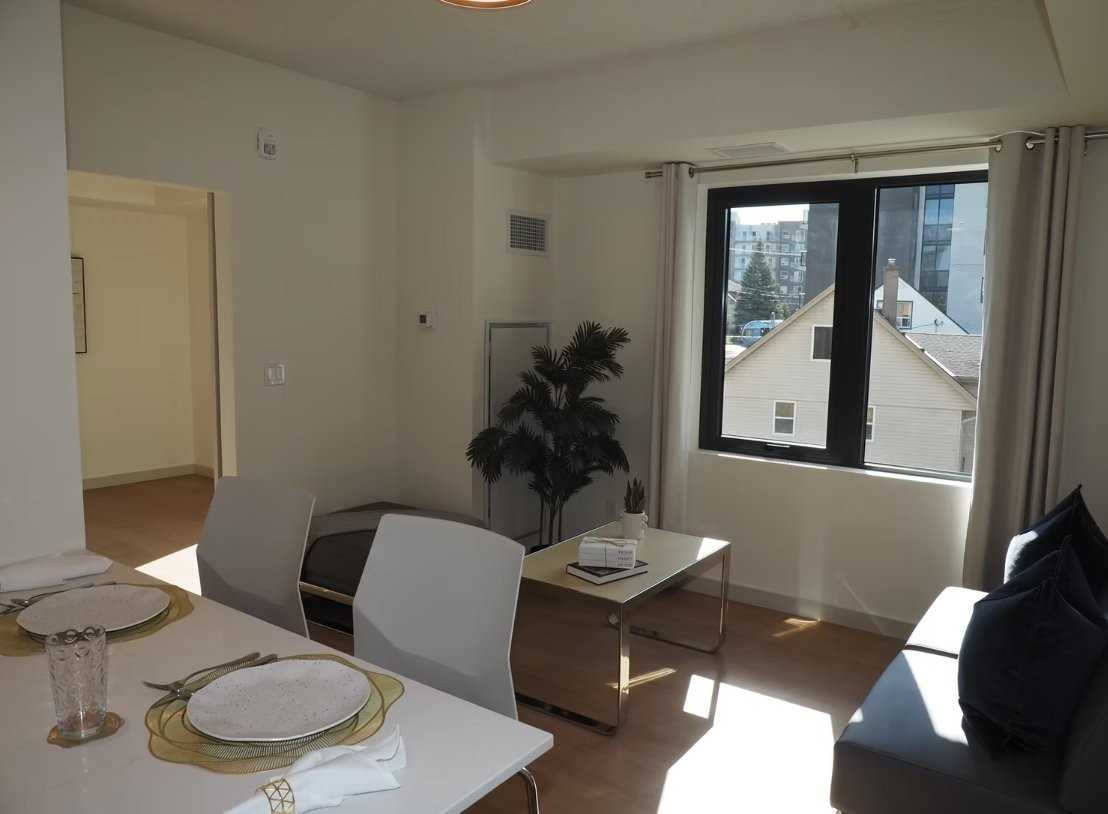 34 Hickory St W - Photo 5 of 10