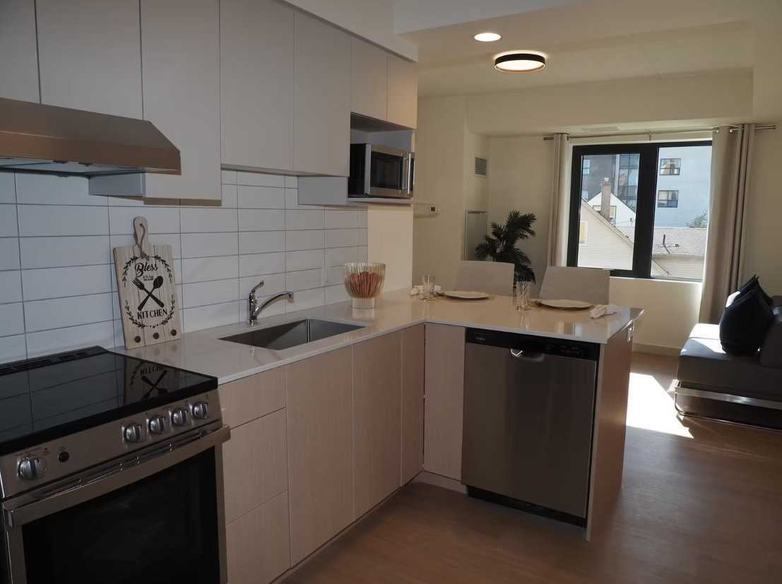 34 Hickory St W - Photo 6 of 10