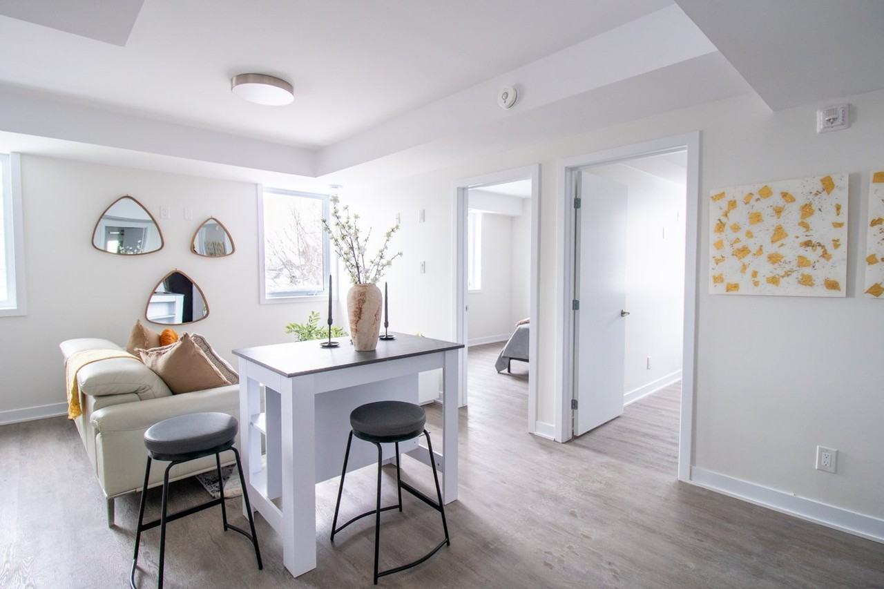 994 Bronson Ave - Photo 4 of 28