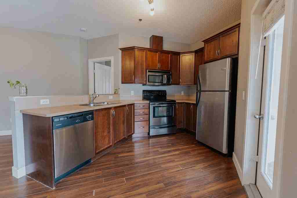 10525 80 Ave Nw - Photo 7 of 50