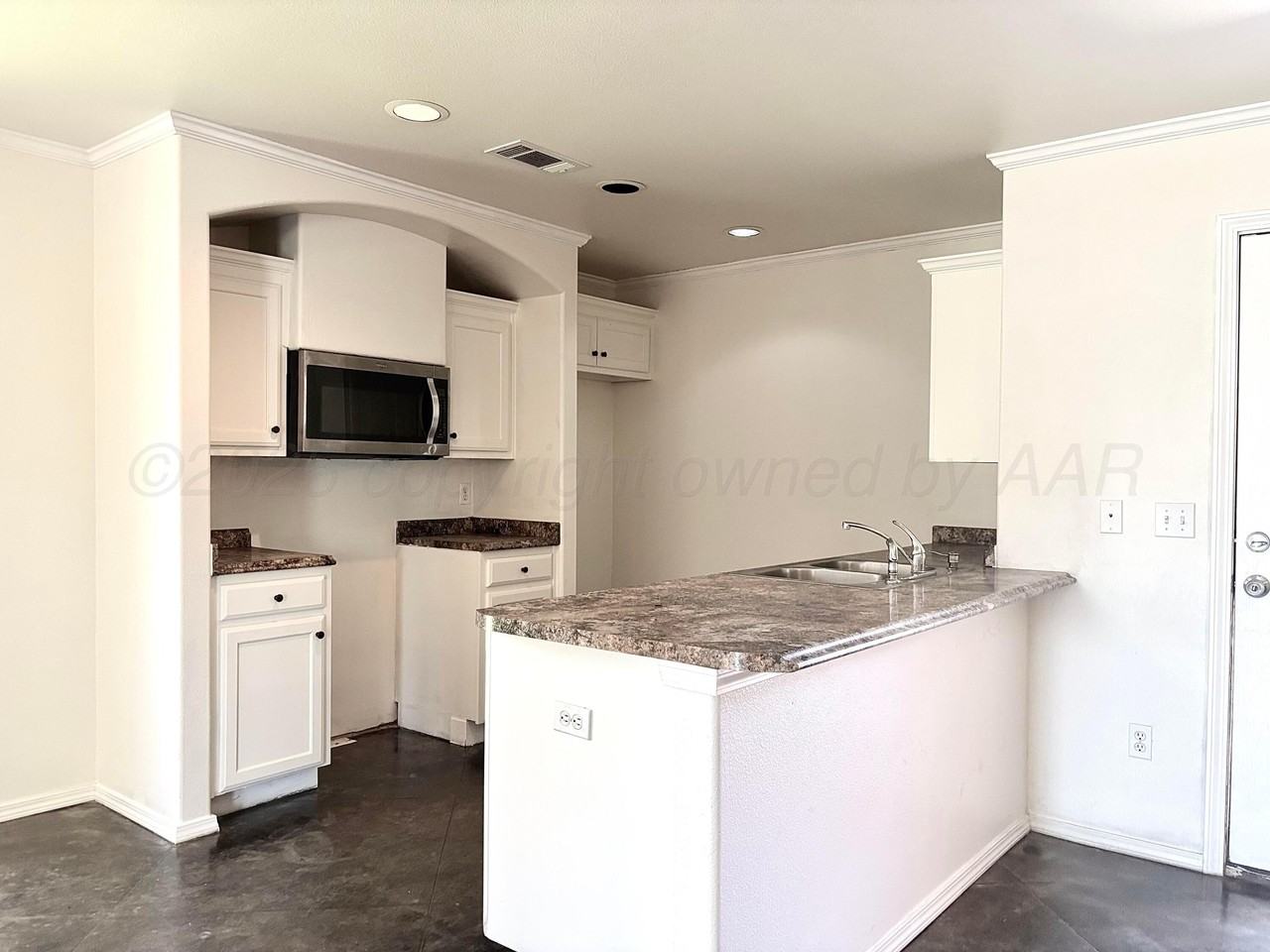 4521 Pine St - Photo 4 of 14