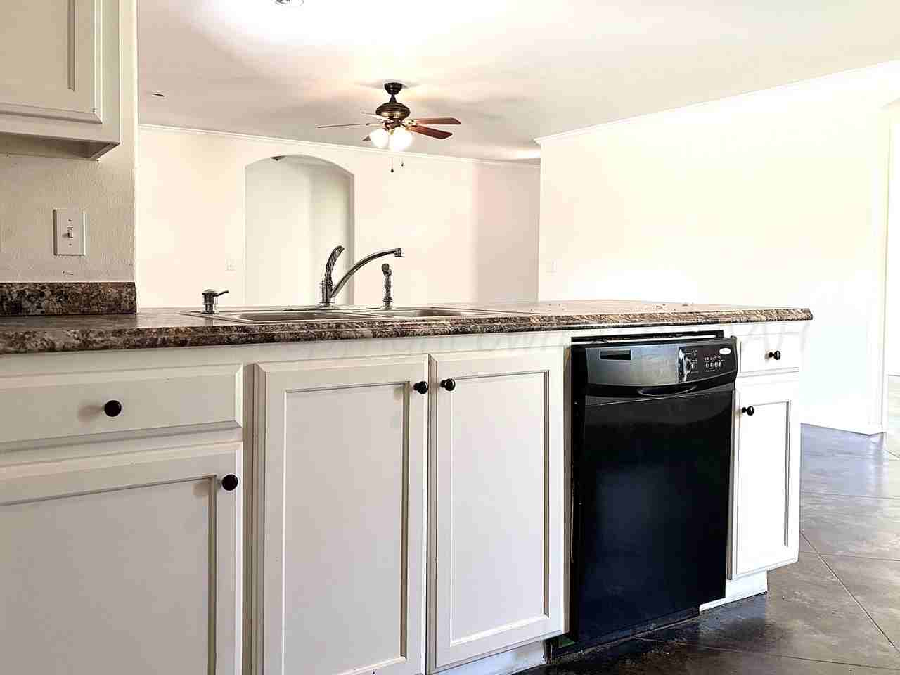 4521 Pine St - Photo 5 of 14