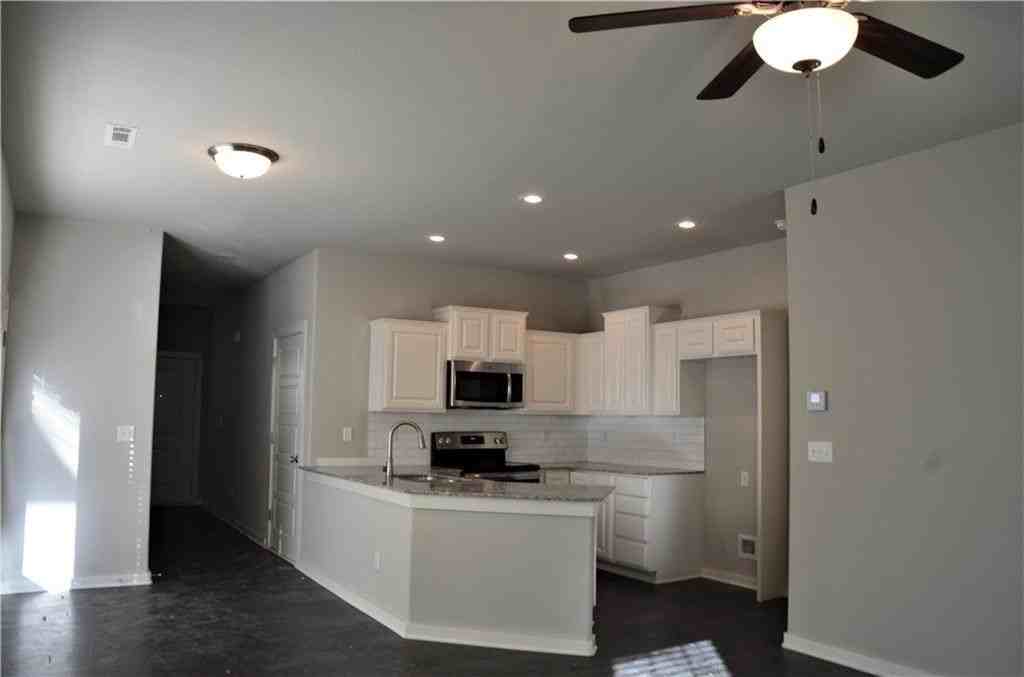 2405 Sw Arbor Rd - Photo 5 of 16