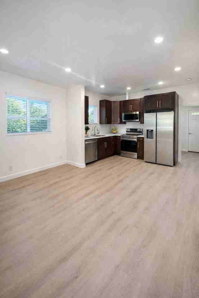 9150 Columbus Ave - Photo 3 of 17