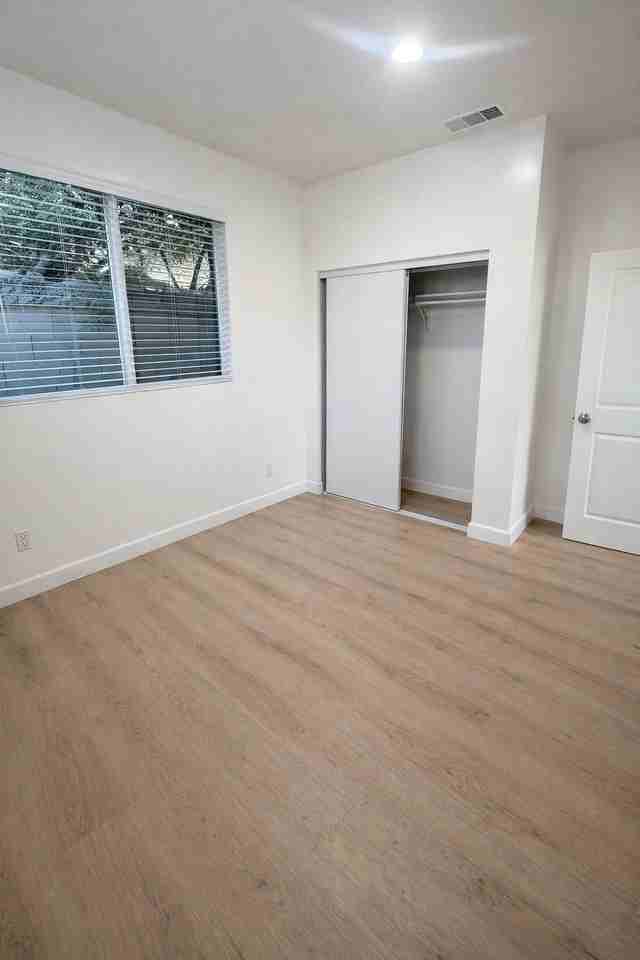 9150 Columbus Ave - Photo 5 of 17