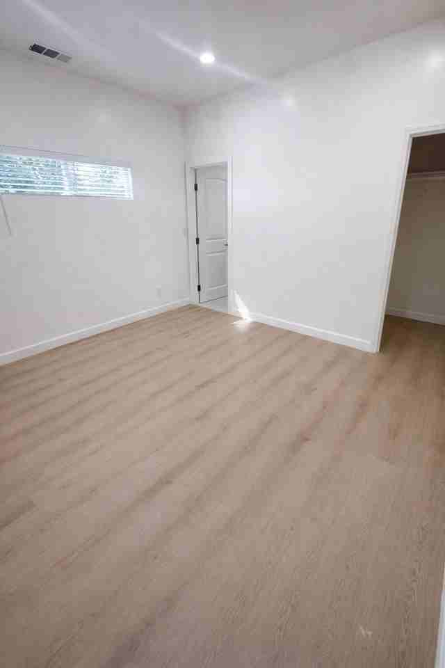 9150 Columbus Ave - Photo 6 of 17