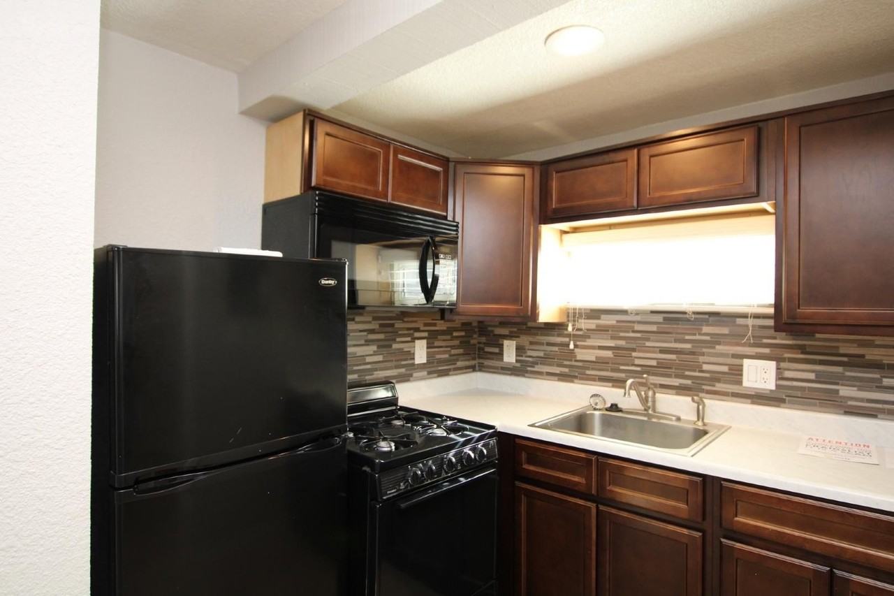 1119 N 35th St #6 - Photo 3 of 8