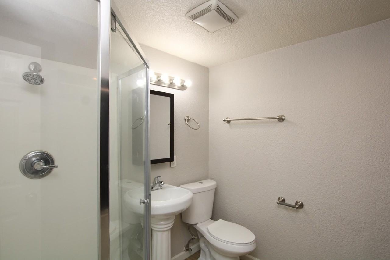 1119 N 35th St #6 - Photo 5 of 8