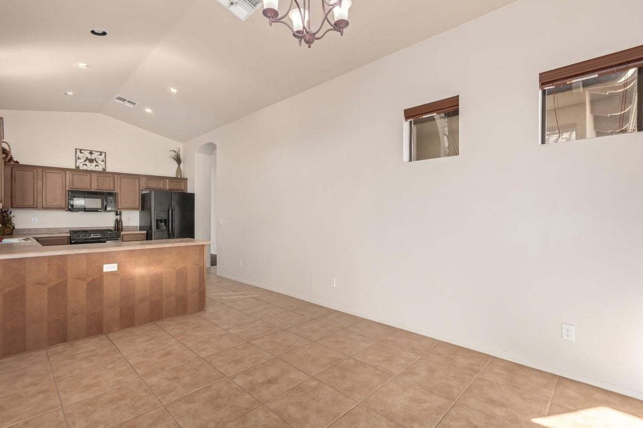 6850 E Pearl St - Photo 5 of 37
