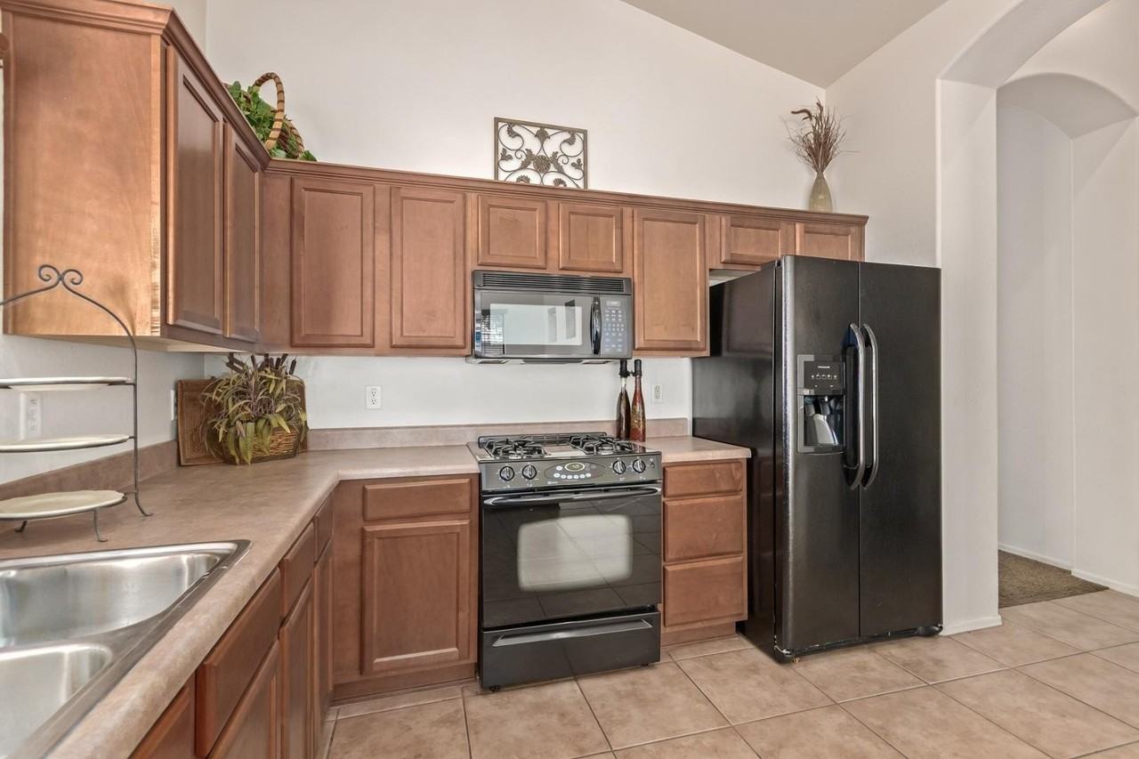 6850 E Pearl St - Photo 4 of 37