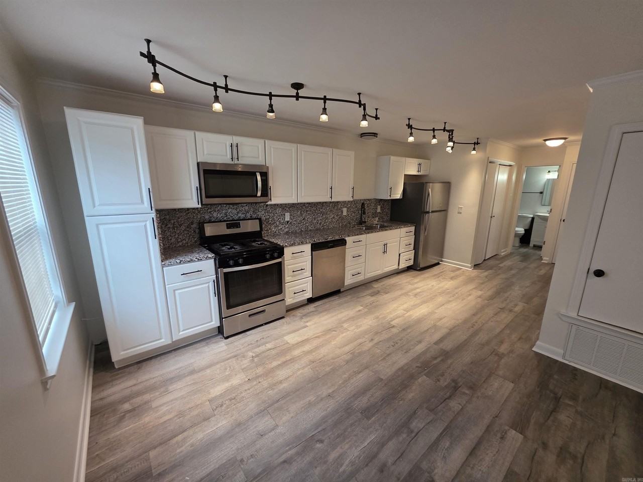 303 S Border St - Photo 3 of 9