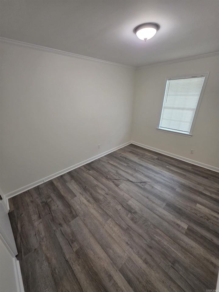 303 S Border St - Photo 6 of 9