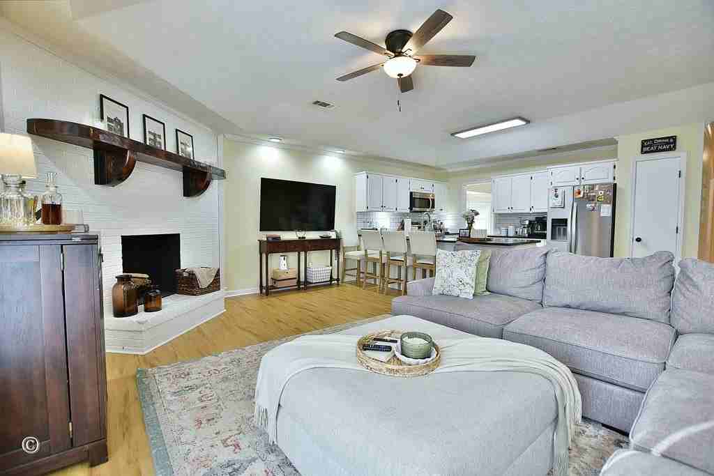 4404 Bridgewater Dr - Photo 4 of 21