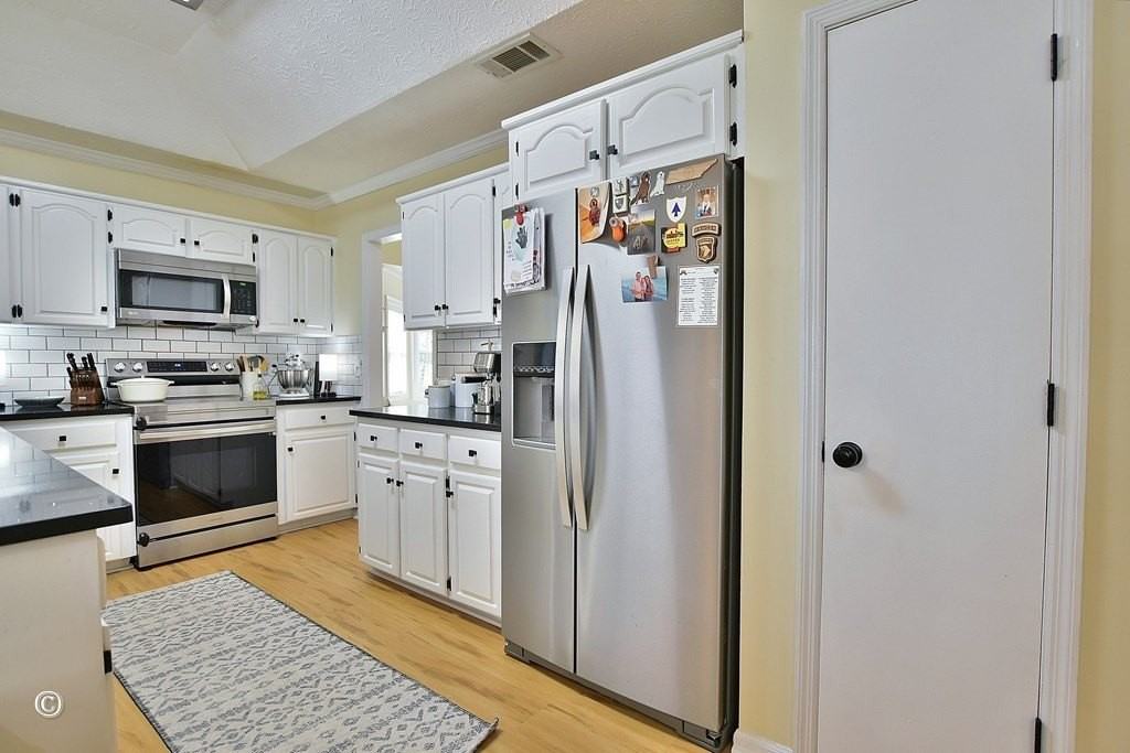 4404 Bridgewater Dr - Photo 7 of 21