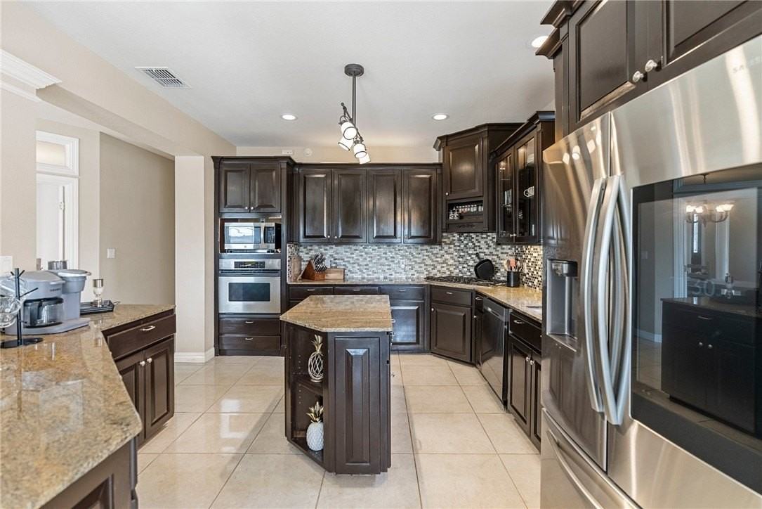 7842 Beauvais Dr - Photo 3 of 38