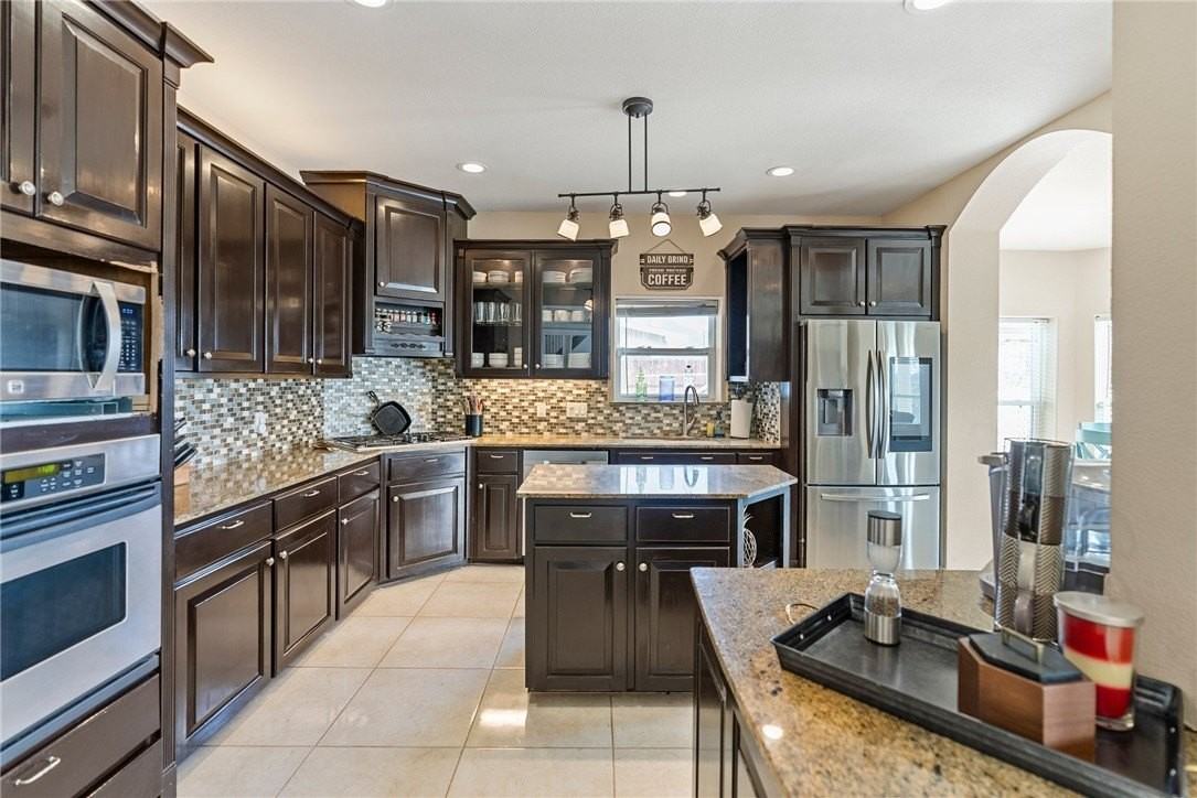 7842 Beauvais Dr - Photo 4 of 38