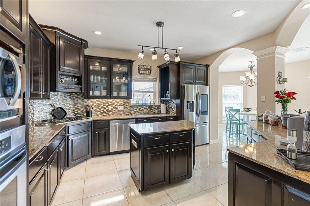 7842 Beauvais Dr - Photo 5 of 38