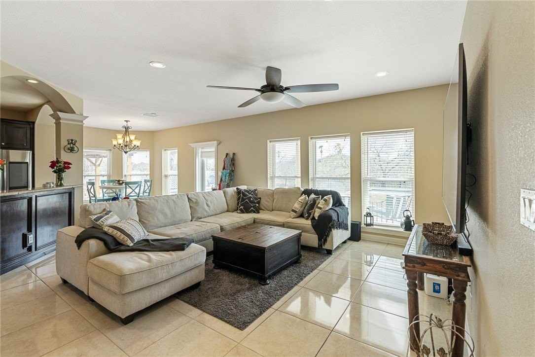 7842 Beauvais Dr - Photo 6 of 38