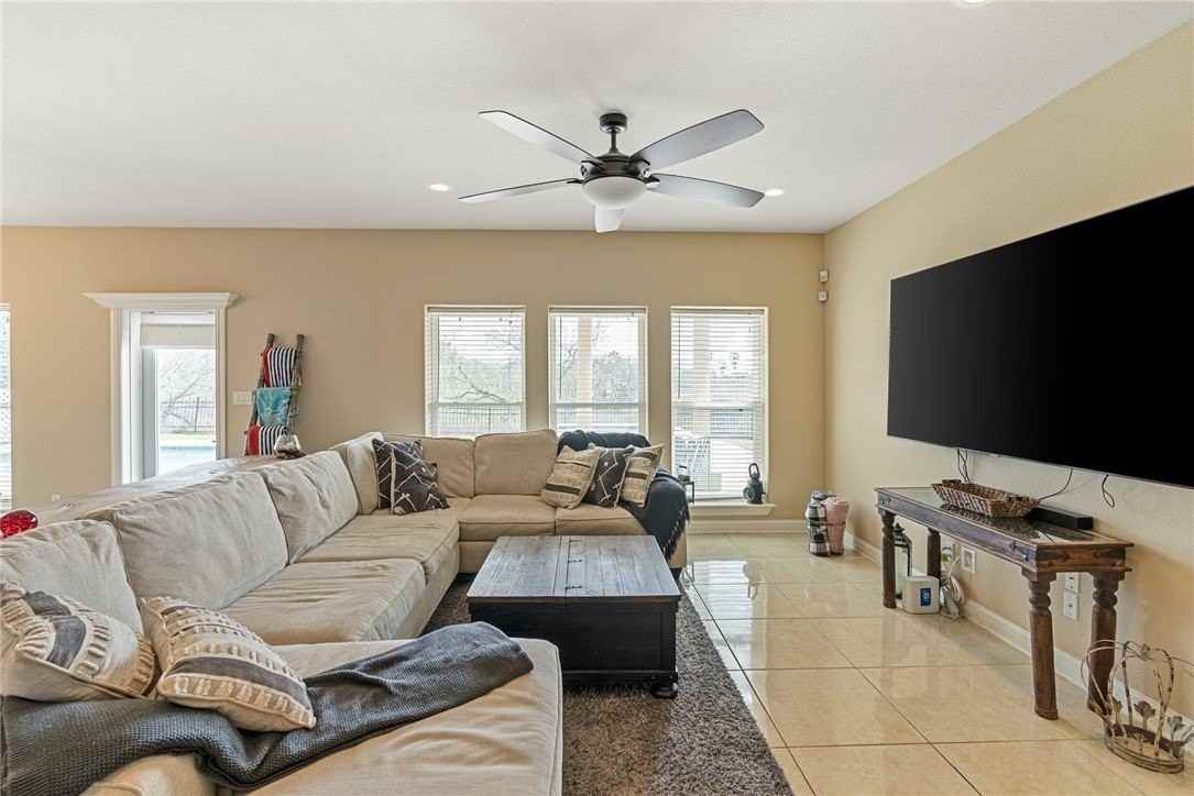 7842 Beauvais Dr - Photo 7 of 38