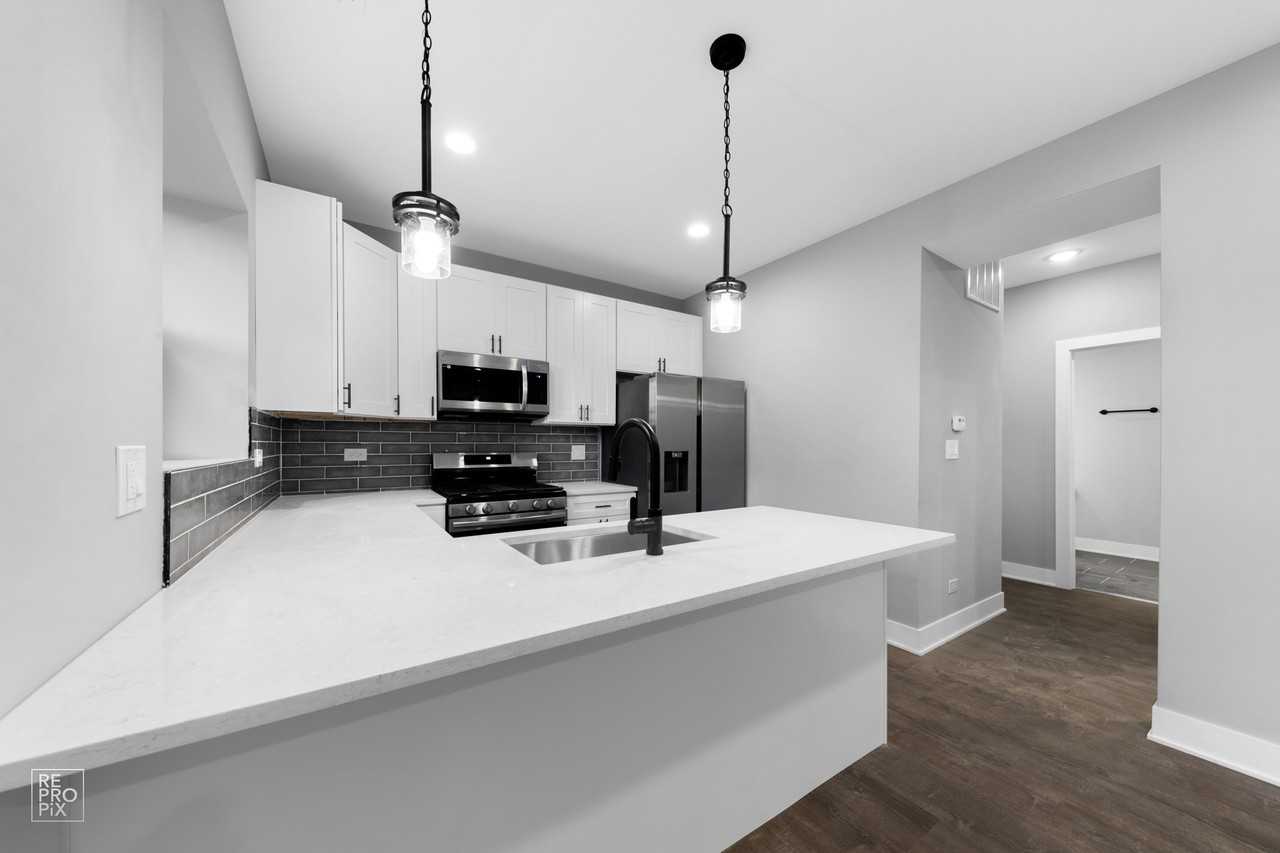 1407 W Flournoy St #2 - Photo 2 of 18